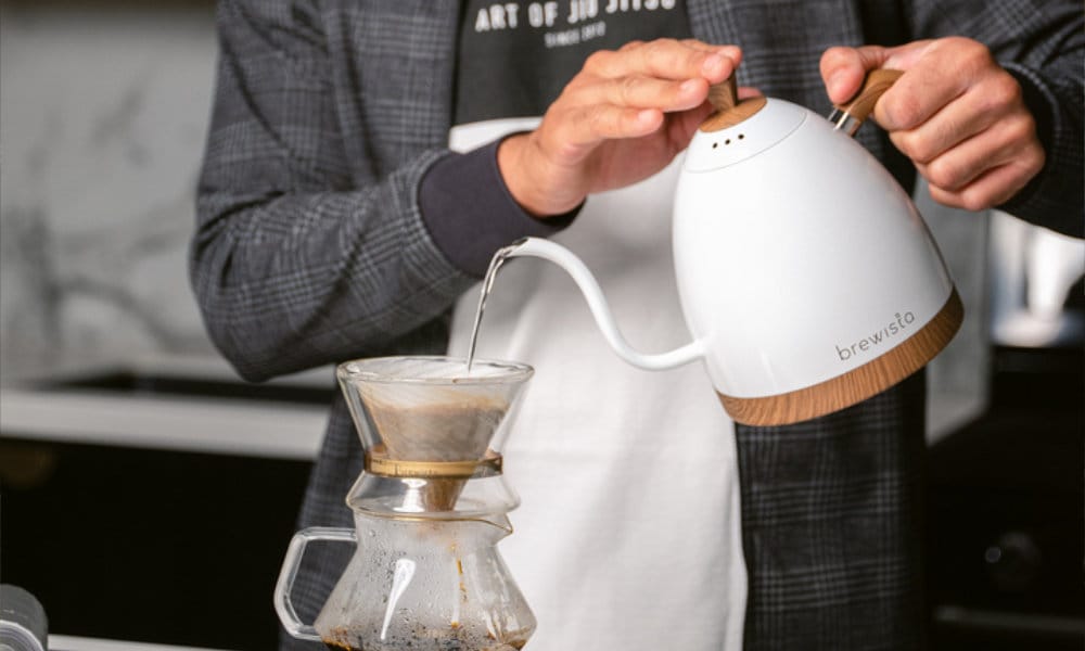 Kettle pouring water