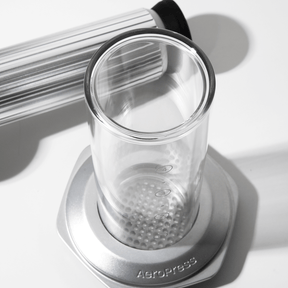 Clear AeroPress Premium with black lid on a white background #color_silver