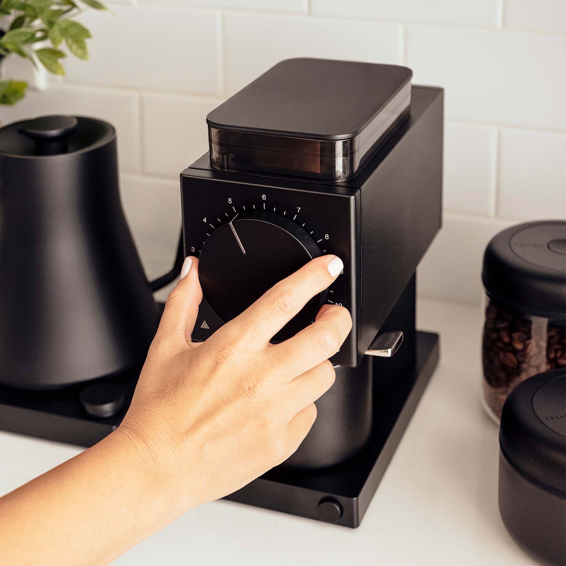 https://aeropress.com/cdn/shop/products/Ode-Coffee-Grinder-01-Matte-Black-07_1800x.jpg?v=1666755688